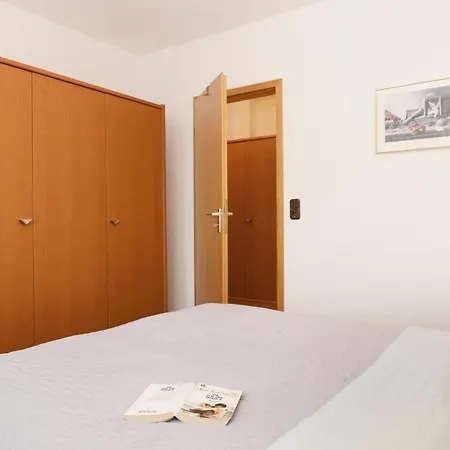 Kaiserhof 38 Muschelkiste *